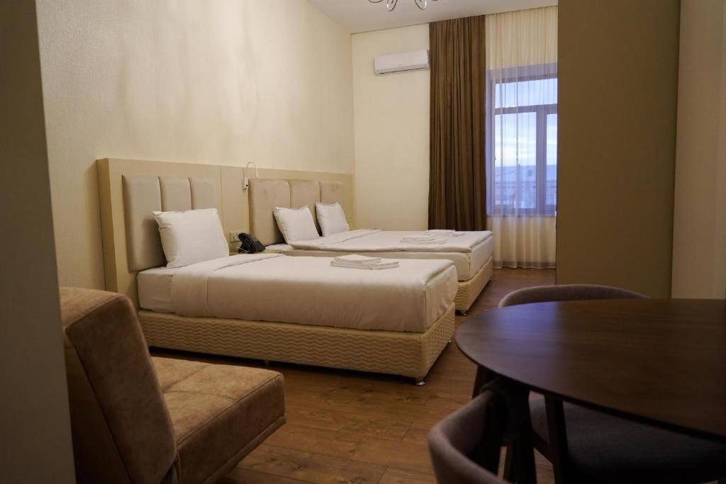 Kuma Hotel Gyumri Bagian luar foto